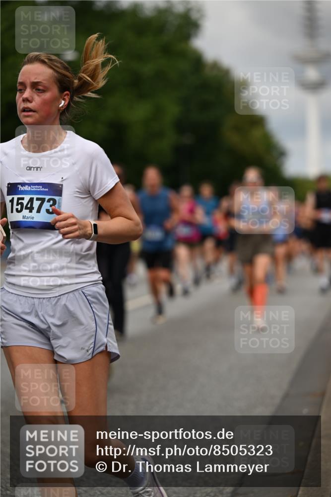 29.06.2025 - hella hamburg halbmarathon Dr. Thomas Lammeyer http://msf.ph/oto/8505323 29.06.2025 10:27:09 Kennedybrücke 1372, 1853, 2022, 2294, 2514, 2744, 2886, 3003, 3430, 3600, 3601, 3769, 4190, 4266, 4969, 5223, 5629, 5798, 5838, 6048, 6578, 6747, 6784, 6785, 6881, 7188, 7190, 7266, 7276, 7891, 7919, 8355, 8715, 9256, 9392, 10088, 10432, 10573 meine-sportfotos.de