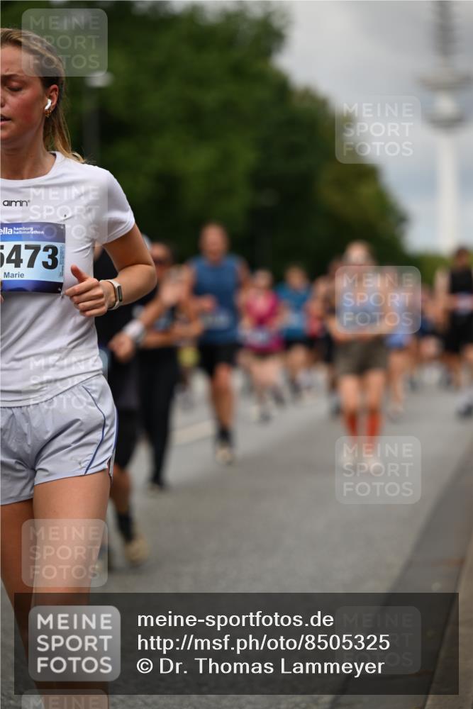 29.06.2025 - hella hamburg halbmarathon Dr. Thomas Lammeyer http://msf.ph/oto/8505325 29.06.2025 10:27:09 Kennedybrücke 1372, 1853, 2022, 2294, 2514, 2744, 2886, 3003, 3430, 3600, 3601, 3769, 4190, 4266, 4969, 5223, 5629, 5798, 5838, 6048, 6578, 6747, 6784, 6785, 6881, 7188, 7190, 7266, 7276, 7891, 7919, 8355, 8715, 9256, 9392, 10088, 10432, 10573 meine-sportfotos.de