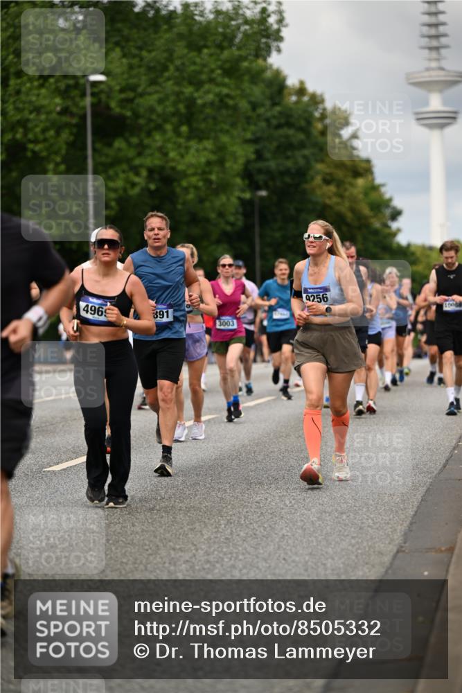 29.06.2025 - hella hamburg halbmarathon Dr. Thomas Lammeyer http://msf.ph/oto/8505332 29.06.2025 10:27:10 Kennedybrücke 1372, 1853, 2022, 2294, 2514, 2744, 2886, 3003, 3430, 3600, 3601, 3769, 4190, 4266, 4969, 5223, 5629, 5798, 5838, 6048, 6578, 6747, 6784, 6785, 6881, 7188, 7190, 7266, 7891, 7919, 8355, 8715, 9256, 9392, 10088, 10432, 10573 meine-sportfotos.de