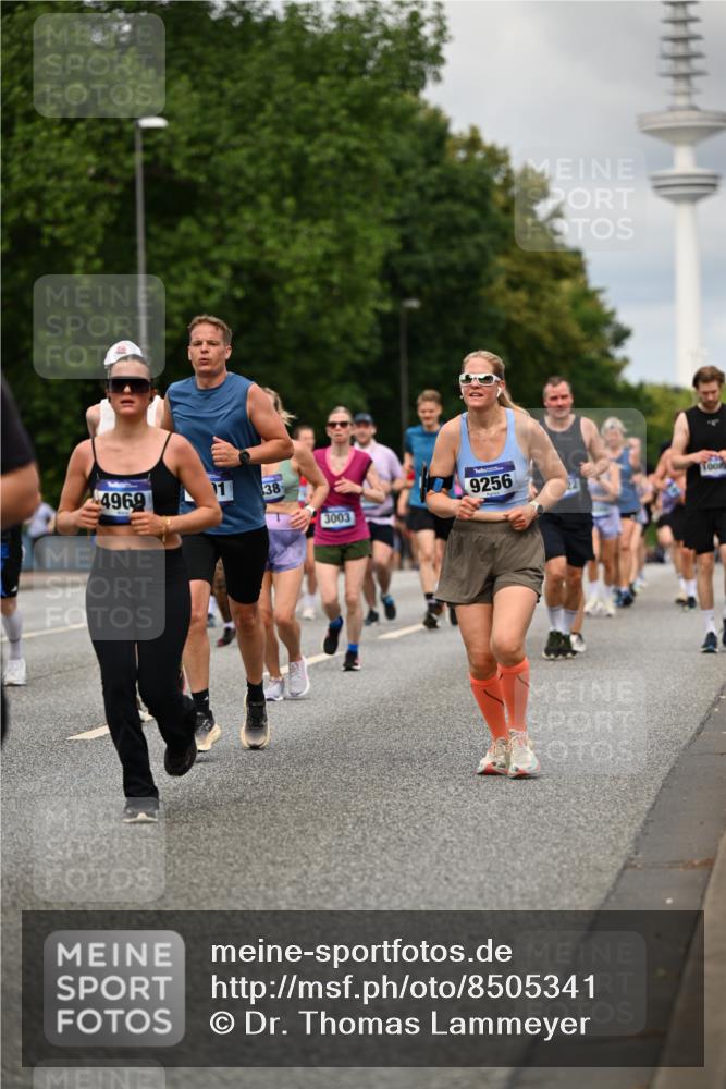 29.06.2025 - hella hamburg halbmarathon Dr. Thomas Lammeyer http://msf.ph/oto/8505341 29.06.2025 10:27:11 Kennedybrücke 1029, 1372, 1853, 2022, 2294, 2514, 2744, 2886, 3003, 3600, 3601, 3769, 4190, 4266, 4969, 5223, 5629, 5798, 5838, 6048, 6578, 6747, 6784, 6785, 6881, 7266, 7891, 7919, 8355, 8715, 9256, 9392, 10088, 10432, 10573 meine-sportfotos.de