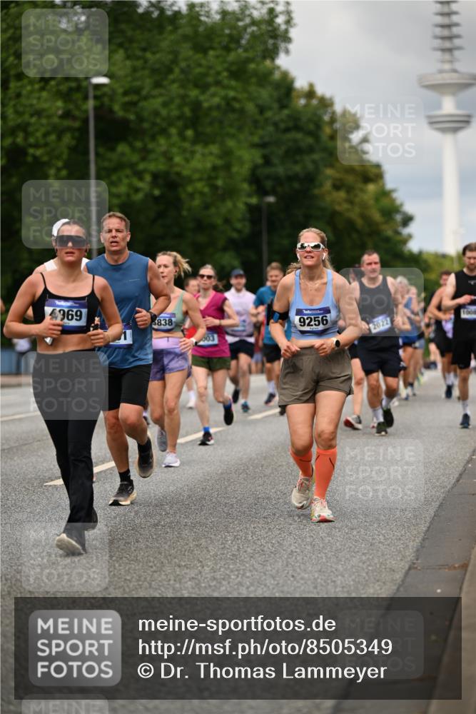 29.06.2025 - hella hamburg halbmarathon Dr. Thomas Lammeyer http://msf.ph/oto/8505349 29.06.2025 10:27:11 Kennedybrücke 1029, 1372, 1853, 2022, 2294, 2514, 2744, 2886, 3003, 3600, 3601, 3769, 4190, 4266, 4969, 5223, 5629, 5798, 5838, 6048, 6578, 6747, 6784, 6785, 6881, 7266, 7891, 7919, 8355, 8715, 9256, 9392, 10088, 10432, 10573 meine-sportfotos.de