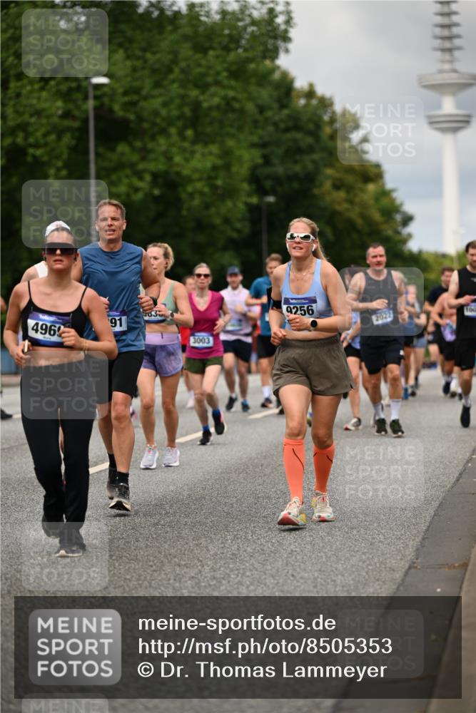 29.06.2025 - hella hamburg halbmarathon Dr. Thomas Lammeyer http://msf.ph/oto/8505353 29.06.2025 10:27:11 Kennedybrücke 1029, 1372, 1853, 2022, 2294, 2514, 2744, 2886, 3003, 3600, 3601, 3769, 4190, 4266, 4969, 5223, 5629, 5798, 5838, 6048, 6578, 6747, 6784, 6785, 6881, 7266, 7891, 7919, 8355, 8715, 9256, 9392, 10088, 10432, 10573 meine-sportfotos.de
