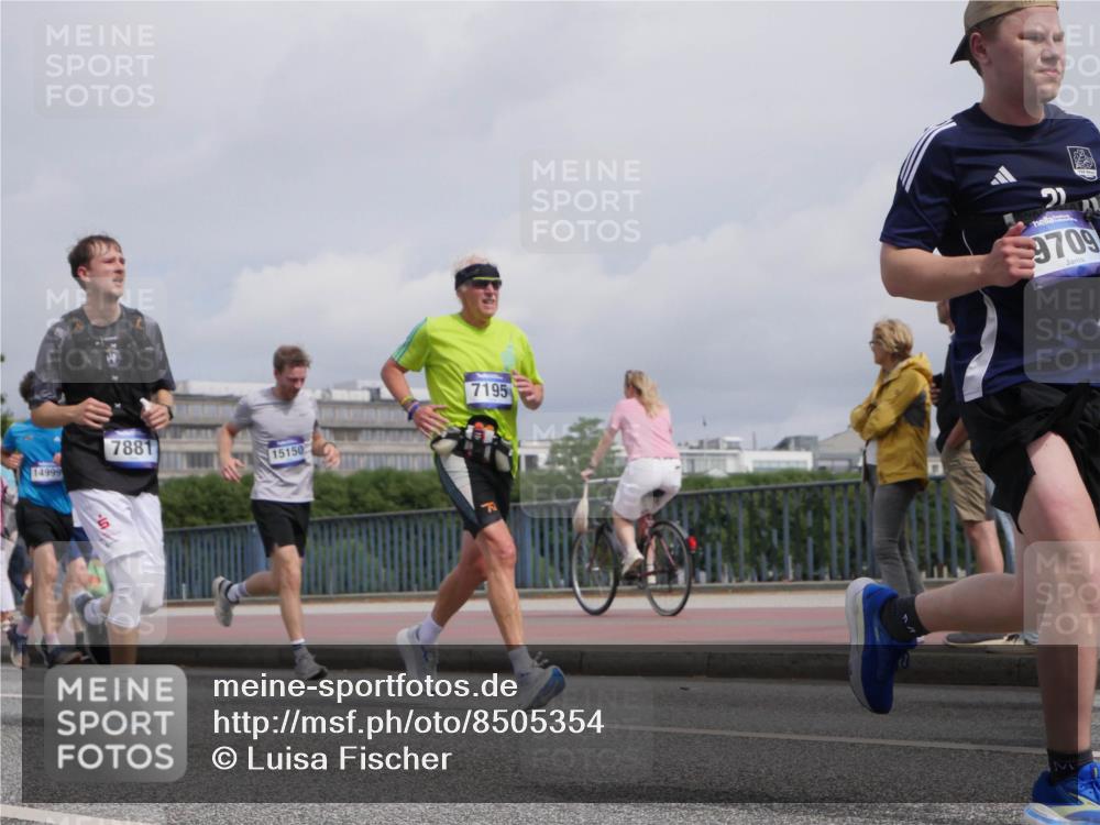 29.06.2025 - hella hamburg halbmarathon Luisa Fischer http://msf.ph/oto/8505354 29.06.2025 10:17:52 Kennedybrücke 14999, 7881, 15150, 7195, 9709, 1296, 1379, 1745, 2281, 2690, 3507, 3509, 4495, 4641, 5608, 5800, 6710, 7195, 7881, 8239, 8256, 8275, 8522, 8854, 8892, 9709, 10589, 10717 meine-sportfotos.de