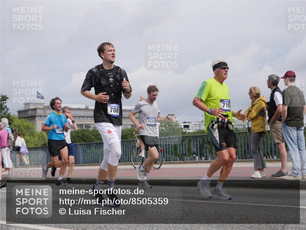 29.06.2025 - hella hamburg halbmarathon Luisa Fischer http://msf.ph/oto/8505359 29.06.2025 10:17:52 Kennedybrücke 14999, 788, 15150, 7195, 1296, 1379, 1745, 2281, 2690, 3507, 3509, 4495, 4641, 5608, 5800, 6710, 7195, 7881, 8239, 8256, 8275, 8522, 8854, 8892, 9709, 10589, 10717 meine-sportfotos.de