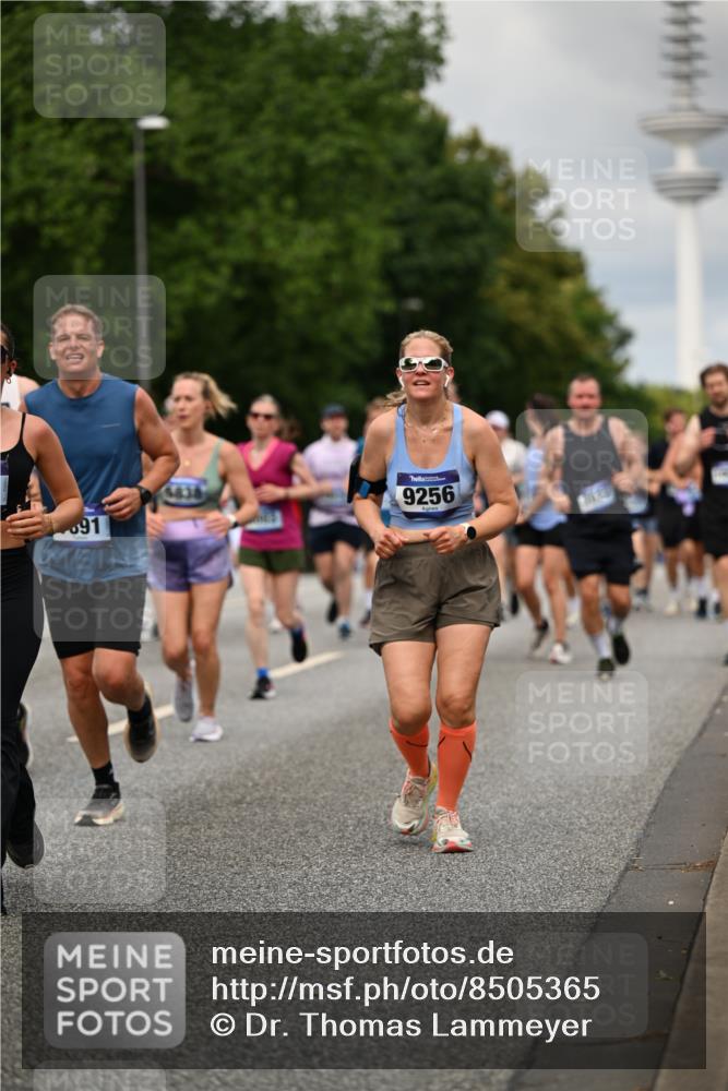 29.06.2025 - hella hamburg halbmarathon Dr. Thomas Lammeyer http://msf.ph/oto/8505365 29.06.2025 10:27:12 Kennedybrücke 1029, 1372, 1853, 2022, 2294, 2514, 2744, 3003, 3600, 3601, 3769, 4190, 4266, 4969, 5223, 5629, 5798, 5838, 6048, 6578, 6747, 6784, 6785, 6881, 7266, 7891, 7919, 8355, 8715, 9256, 9392, 10088, 10432, 10573 meine-sportfotos.de