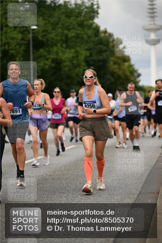 29.06.2025 - hella hamburg halbmarathon Dr. Thomas Lammeyer http://msf.ph/oto/8505370 29.06.2025 10:27:12 Kennedybrücke 1029, 1372, 1853, 2022, 2294, 2514, 2744, 3003, 3600, 3601, 3769, 4190, 4266, 4969, 5223, 5629, 5798, 5838, 6048, 6578, 6747, 6784, 6785, 6881, 7266, 7891, 7919, 8355, 8715, 9256, 9392, 10088, 10432, 10573 meine-sportfotos.de