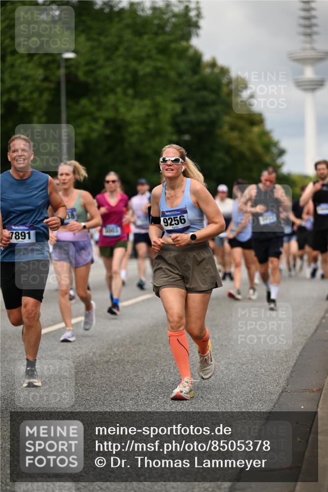 29.06.2025 - hella hamburg halbmarathon Dr. Thomas Lammeyer http://msf.ph/oto/8505378 29.06.2025 10:27:12 Kennedybrücke 1029, 1372, 1853, 2022, 2294, 2514, 2744, 3003, 3600, 3601, 3769, 4190, 4266, 4969, 5223, 5629, 5798, 5838, 6048, 6578, 6747, 6784, 6785, 6881, 7266, 7891, 7919, 8355, 8715, 9256, 9392, 10088, 10432, 10573 meine-sportfotos.de