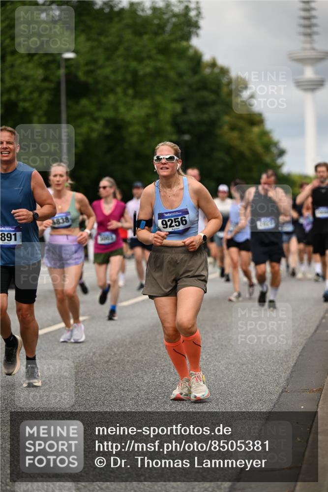 29.06.2025 - hella hamburg halbmarathon Dr. Thomas Lammeyer http://msf.ph/oto/8505381 29.06.2025 10:27:12 Kennedybrücke 1029, 1372, 1853, 2022, 2294, 2514, 2744, 3003, 3600, 3601, 3769, 4190, 4266, 4969, 5223, 5629, 5798, 5838, 6048, 6578, 6747, 6784, 6785, 6881, 7266, 7891, 7919, 8355, 8715, 9256, 9392, 10088, 10432, 10573 meine-sportfotos.de