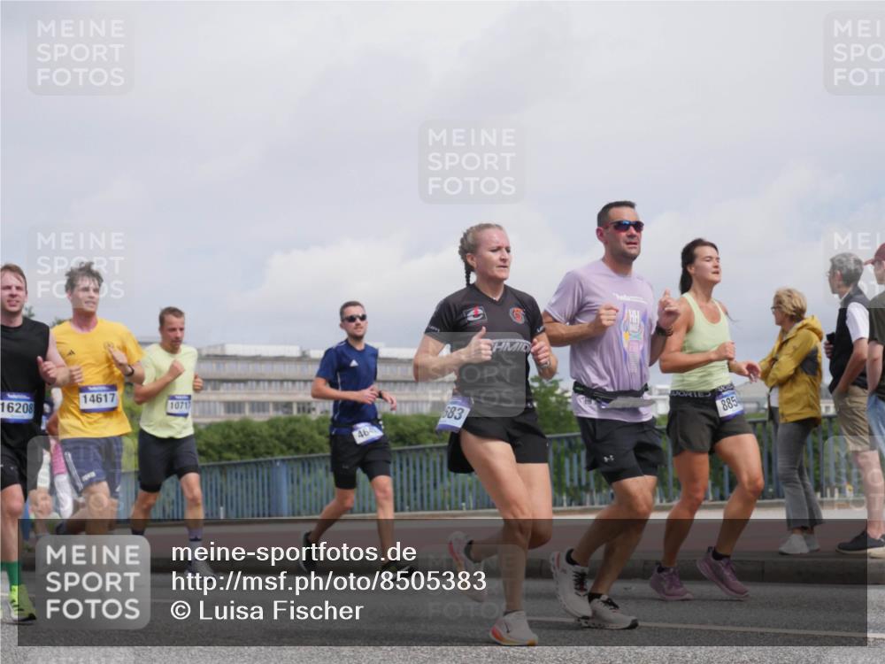 29.06.2025 - hella hamburg halbmarathon Luisa Fischer http://msf.ph/oto/8505383 29.06.2025 10:17:55 Kennedybrücke 16208, 14617, 10717, 464, 683, 885, 1296, 1379, 1575, 1745, 2281, 2690, 3507, 3509, 4495, 4641, 5608, 5800, 5981, 6317, 6710, 7195, 7881, 8239, 8256, 8275, 8854, 9709, 10589, 10717 meine-sportfotos.de