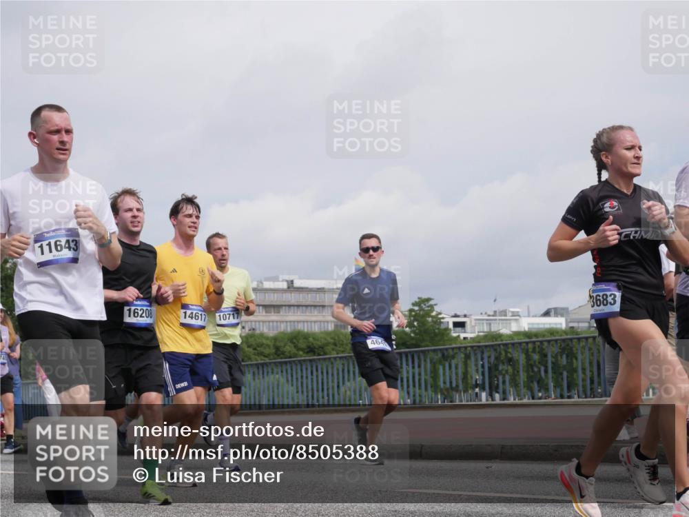29.06.2025 - hella hamburg halbmarathon Luisa Fischer http://msf.ph/oto/8505388 29.06.2025 10:17:56 Kennedybrücke 11643, 16208, 14617, 10717, 464, 21, 3683, 1296, 1379, 1575, 1745, 2281, 2690, 3507, 3509, 4495, 4641, 5608, 5800, 5981, 6317, 6710, 7439, 8239, 8256, 8275, 8854, 9975, 10589, 10717, 10858 meine-sportfotos.de