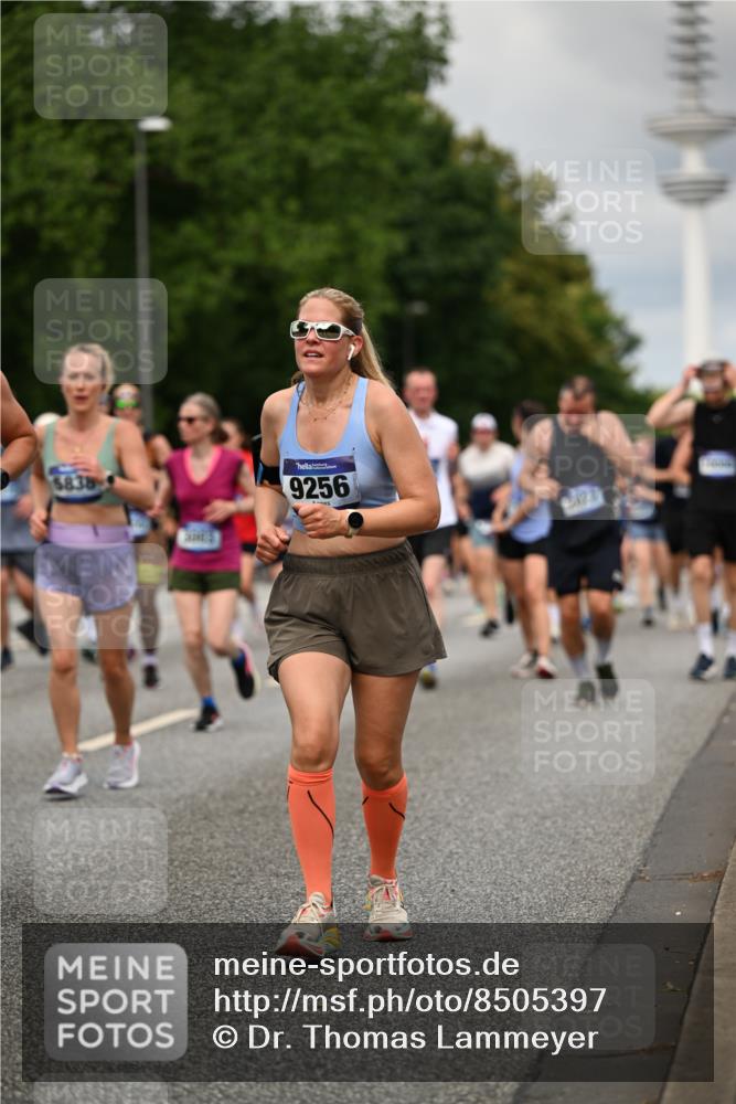 29.06.2025 - hella hamburg halbmarathon Dr. Thomas Lammeyer http://msf.ph/oto/8505397 29.06.2025 10:27:12 Kennedybrücke 1029, 1372, 1853, 2022, 2294, 2514, 2744, 3003, 3600, 3601, 3769, 4190, 4266, 4969, 5223, 5629, 5798, 5838, 6048, 6578, 6747, 6784, 6785, 6881, 7266, 7891, 7919, 8355, 8715, 9256, 9392, 10088, 10432, 10573 meine-sportfotos.de