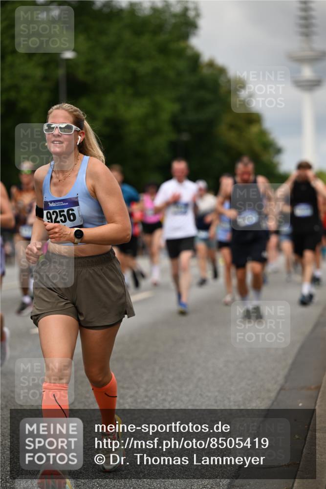 29.06.2025 - hella hamburg halbmarathon Dr. Thomas Lammeyer http://msf.ph/oto/8505419 29.06.2025 10:27:13 Kennedybrücke 1029, 1372, 1853, 2022, 2294, 2514, 2744, 3003, 3600, 3601, 3769, 4190, 4266, 4793, 4969, 5223, 5629, 5798, 5838, 6048, 6578, 6747, 6784, 6785, 6881, 7266, 7891, 7919, 8355, 8715, 9256, 9301, 9512, 10088, 10432, 10573 meine-sportfotos.de
