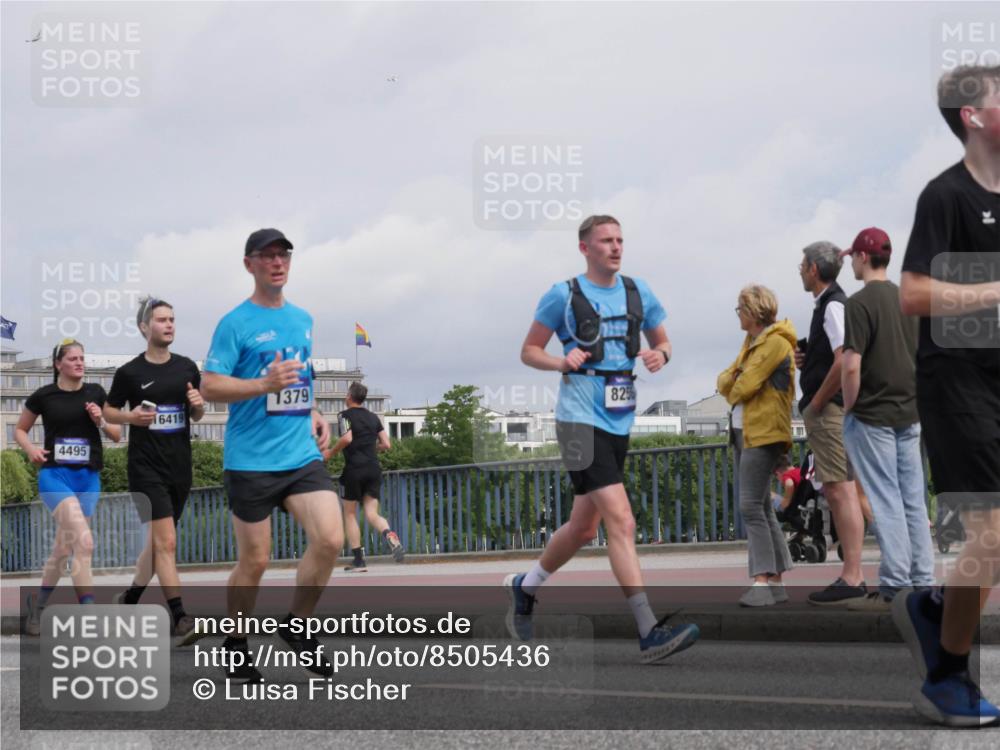 29.06.2025 - hella hamburg halbmarathon Luisa Fischer http://msf.ph/oto/8505436 29.06.2025 10:18:01 Kennedybrücke 4495, 6419, 1379, 825, 1296, 1379, 1524, 1575, 1745, 2281, 3507, 3509, 3513, 3650, 4495, 5608, 5800, 5981, 6317, 6710, 7439, 8239, 8256, 8609, 9911, 9975, 10858 meine-sportfotos.de