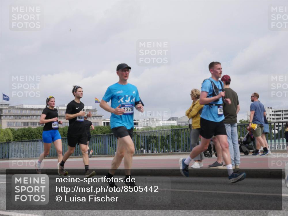 29.06.2025 - hella hamburg halbmarathon Luisa Fischer http://msf.ph/oto/8505442 29.06.2025 10:18:01 Kennedybrücke 4495, 1641, 379, 82, 1296, 1379, 1524, 1575, 1745, 2281, 3507, 3509, 3513, 3650, 4495, 5608, 5800, 5981, 6317, 6710, 7439, 8239, 8256, 8609, 9911, 9975, 10858 meine-sportfotos.de