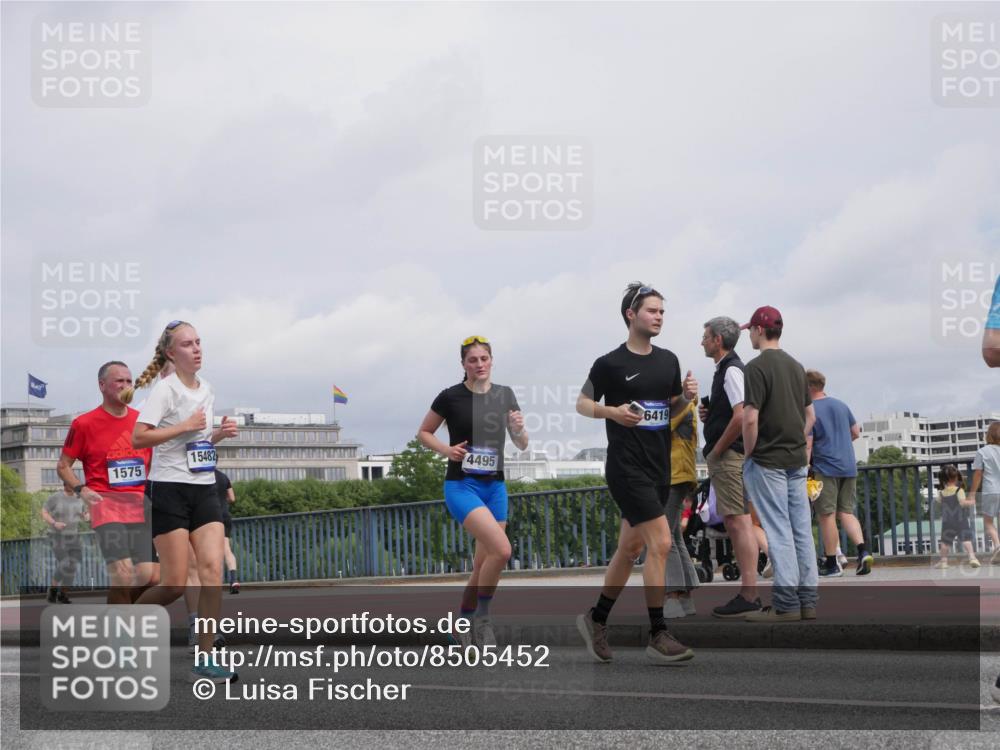 29.06.2025 - hella hamburg halbmarathon Luisa Fischer http://msf.ph/oto/8505452 29.06.2025 10:18:02 Kennedybrücke 1575, 15482, 4495, 6419, 1296, 1379, 1524, 1575, 1745, 2281, 3513, 3650, 4495, 5608, 5981, 6317, 6710, 7439, 8239, 8256, 8609, 9911, 9975, 10858 meine-sportfotos.de
