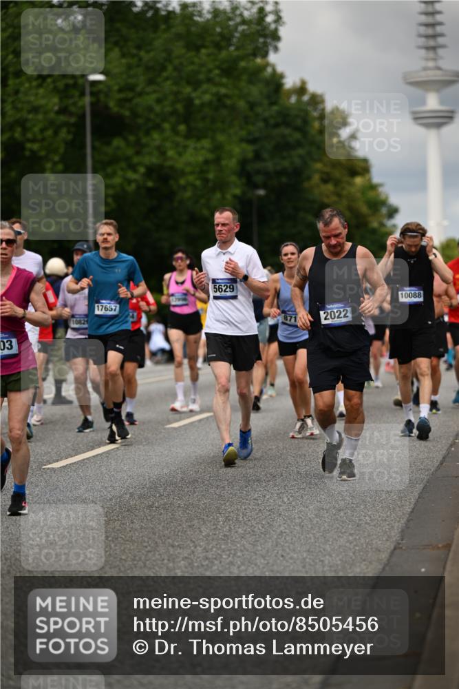 29.06.2025 - hella hamburg halbmarathon Dr. Thomas Lammeyer http://msf.ph/oto/8505456 29.06.2025 10:27:14 Kennedybrücke 1029, 1372, 1853, 2022, 2294, 2514, 2744, 3003, 3600, 3601, 3769, 4793, 4969, 5223, 5629, 5798, 5838, 6048, 6578, 6747, 6784, 6785, 7266, 7891, 7919, 8355, 8715, 9256, 9301, 9512, 10088, 10432, 10573 meine-sportfotos.de