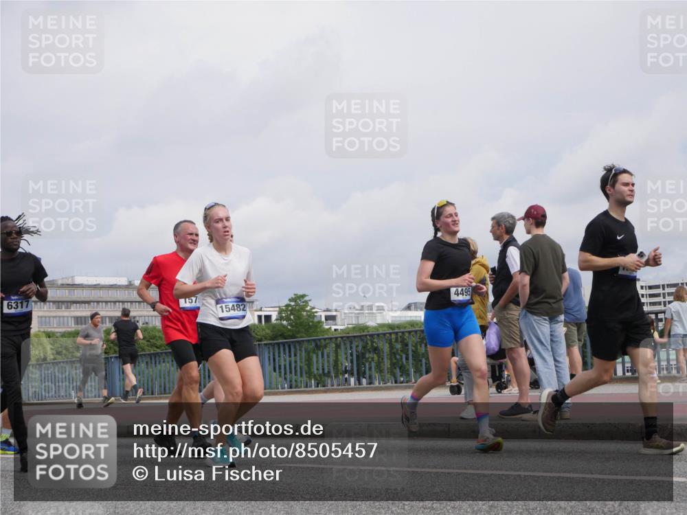 29.06.2025 - hella hamburg halbmarathon Luisa Fischer http://msf.ph/oto/8505457 29.06.2025 10:18:03 Kennedybrücke 6317, 157, 15482, 4495, 1296, 1379, 1524, 1575, 3513, 3650, 4495, 5608, 5981, 6248, 6317, 6710, 7439, 8256, 8609, 9911, 9975, 10858 meine-sportfotos.de