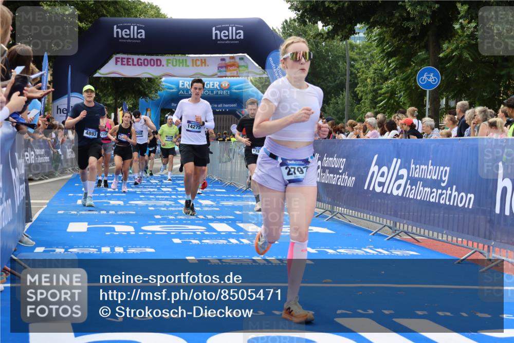29.06.2025 - hella hamburg halbmarathon Strokosch-Dieckow http://msf.ph/oto/8505471 29.06.2025 10:41:27 Ziel 1570, 2579, 2797, 3204, 4893, 5987, 6771, 7432, 7774, 7796, 8358, 9885, 10783, 10894, 12588, 13457, 14275, 14555, 16084, 16816, 17159, 17882, 18412, 18442, 18491, 18509, 18573 meine-sportfotos.de