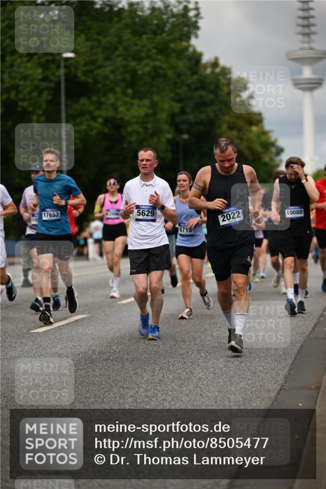 29.06.2025 - hella hamburg halbmarathon Dr. Thomas Lammeyer http://msf.ph/oto/8505477 29.06.2025 10:27:15 Kennedybrücke 1029, 1372, 1853, 2022, 2294, 2514, 3003, 3029, 3600, 3601, 3769, 4793, 4969, 5223, 5629, 5798, 5838, 6048, 6578, 6747, 6784, 6785, 7266, 7891, 7919, 8355, 8715, 9256, 9301, 9512, 10088, 10432 meine-sportfotos.de