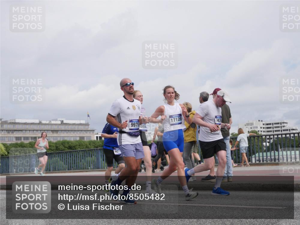 29.06.2025 - hella hamburg halbmarathon Luisa Fischer http://msf.ph/oto/8505482 29.06.2025 10:18:05 Kennedybrücke 9511, 9975, 0858, 17128, 7439, 1379, 1524, 1575, 3513, 3650, 4495, 5271, 5981, 6248, 6317, 7439, 8237, 8609, 9911, 9975, 10858 meine-sportfotos.de