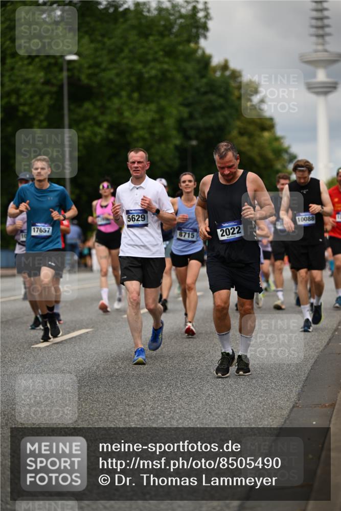 29.06.2025 - hella hamburg halbmarathon Dr. Thomas Lammeyer http://msf.ph/oto/8505490 29.06.2025 10:27:15 Kennedybrücke 1029, 1372, 1853, 2022, 2294, 2514, 3003, 3029, 3600, 3601, 3769, 4793, 4969, 5223, 5629, 5798, 5838, 6048, 6578, 6747, 6784, 6785, 7266, 7891, 7919, 8355, 8715, 9256, 9301, 9512, 10088, 10432 meine-sportfotos.de