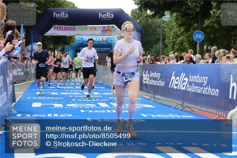 29.06.2025 - hella hamburg halbmarathon Strokosch-Dieckow http://msf.ph/oto/8505499 29.06.2025 10:41:27 Ziel 1570, 2579, 2797, 3204, 4893, 5987, 6771, 7432, 7774, 7796, 8358, 9885, 10783, 10894, 12588, 13457, 14275, 14555, 16084, 16816, 17159, 17882, 18412, 18442, 18491, 18509, 18573 meine-sportfotos.de
