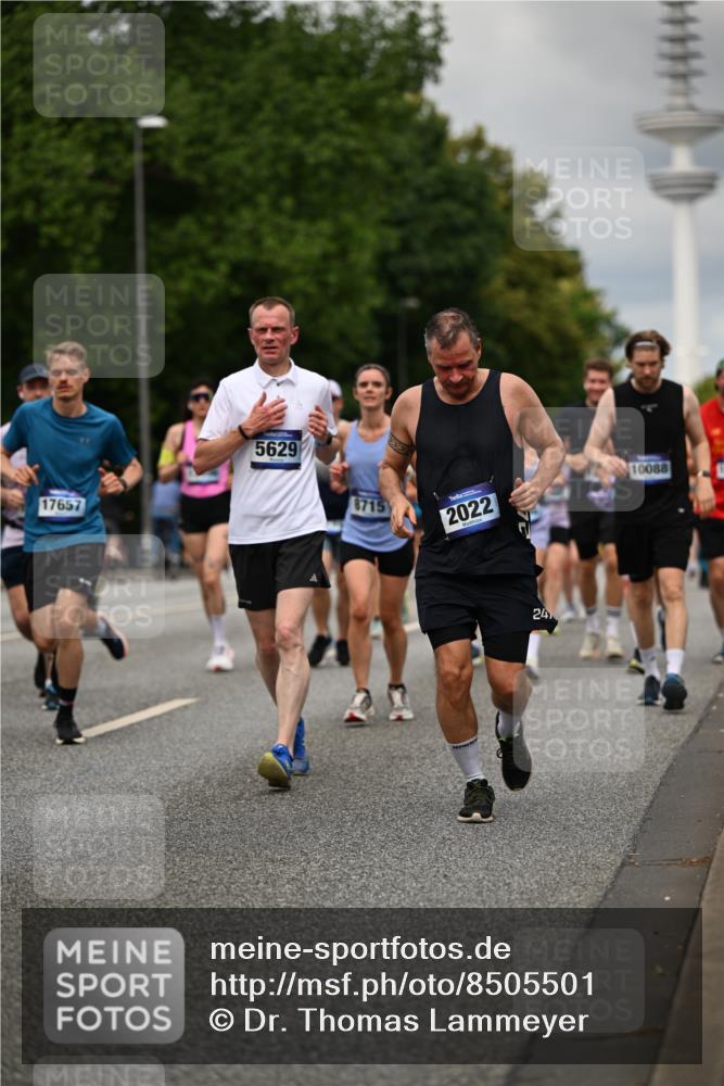 29.06.2025 - hella hamburg halbmarathon Dr. Thomas Lammeyer http://msf.ph/oto/8505501 29.06.2025 10:27:15 Kennedybrücke 1029, 1372, 1853, 2022, 2294, 2514, 3003, 3029, 3600, 3601, 3769, 4793, 4969, 5223, 5629, 5798, 5838, 6048, 6578, 6747, 6784, 6785, 7266, 7891, 7919, 8355, 8715, 9256, 9301, 9512, 10088, 10432 meine-sportfotos.de