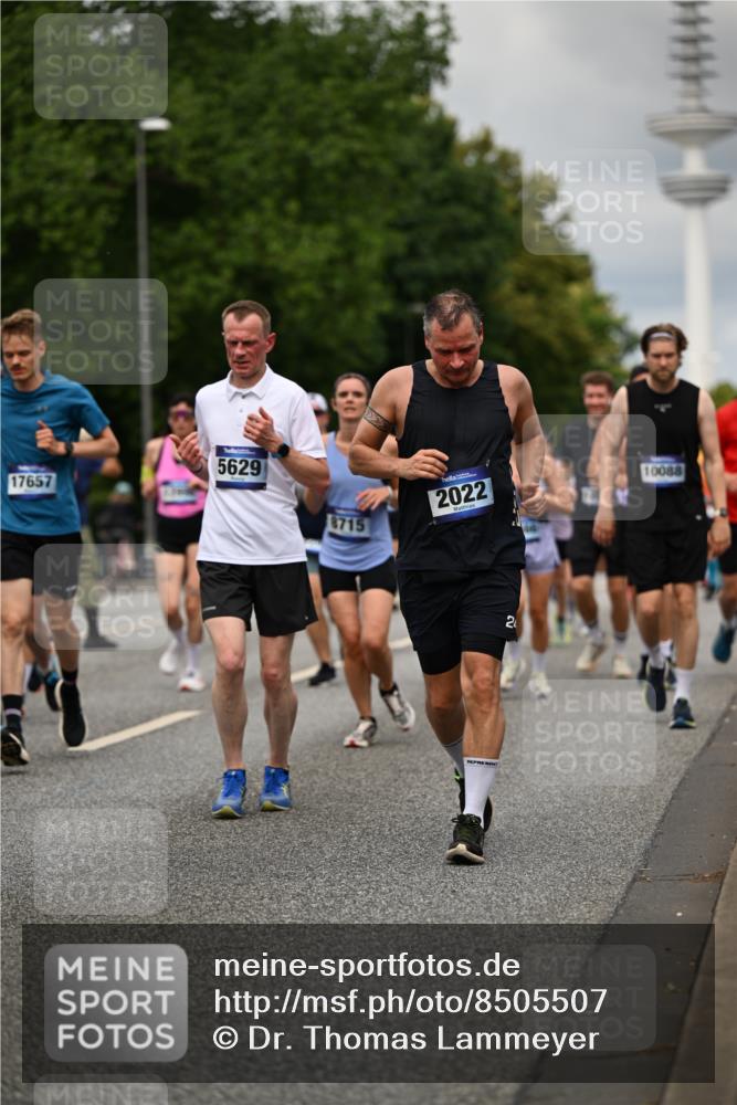 29.06.2025 - hella hamburg halbmarathon Dr. Thomas Lammeyer http://msf.ph/oto/8505507 29.06.2025 10:27:16 Kennedybrücke 1029, 1187, 1372, 1853, 2022, 2294, 2514, 3003, 3029, 3600, 3601, 3769, 4793, 4969, 5223, 5629, 5798, 5838, 6048, 6578, 6747, 6784, 6785, 7266, 7891, 7919, 8355, 8715, 9256, 9301, 9512, 10088, 10432 meine-sportfotos.de