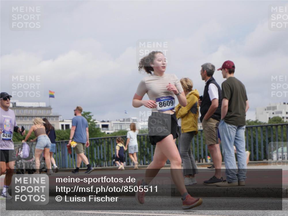 29.06.2025 - hella hamburg halbmarathon Luisa Fischer http://msf.ph/oto/8505511 29.06.2025 10:18:11 Kennedybrücke 6248, 8609, 1524, 3513, 3650, 4492, 4494, 5271, 5739, 5986, 6248, 7809, 7810, 8237, 8609, 9423, 9997 meine-sportfotos.de
