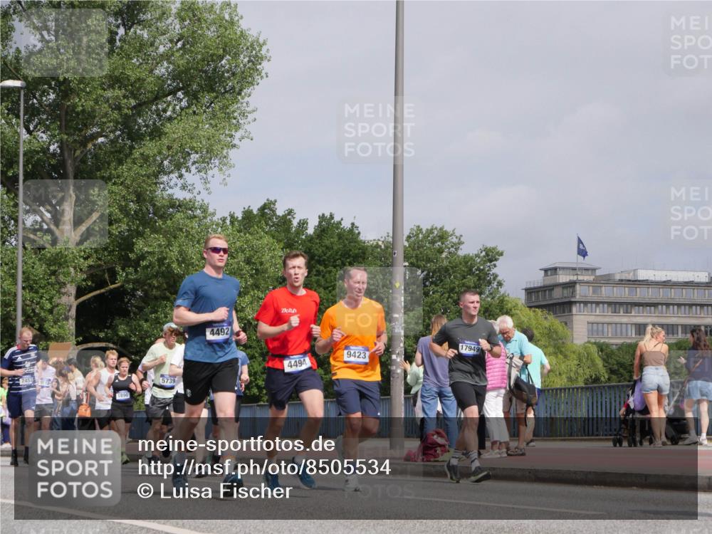 29.06.2025 - hella hamburg halbmarathon Luisa Fischer http://msf.ph/oto/8505534 29.06.2025 10:18:16 Kennedybrücke 7452, 9113, 1890, 5739, 4492, 4494, 9423, 17949, 1890, 2110, 4492, 4494, 5069, 5271, 5739, 5986, 6248, 6287, 7452, 7809, 7810, 8237, 9113, 9423, 9997, 10775 meine-sportfotos.de