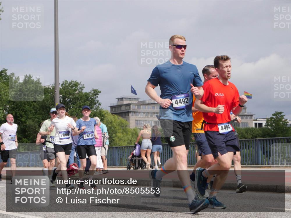29.06.2025 - hella hamburg halbmarathon Luisa Fischer http://msf.ph/oto/8505553 29.06.2025 10:18:17 Kennedybrücke 19021, 7809, 7810, 57, 4492, 4494, 1890, 2110, 4492, 4494, 5069, 5271, 5739, 5986, 6287, 7452, 7809, 7810, 8237, 9113, 9423, 9997, 10775 meine-sportfotos.de