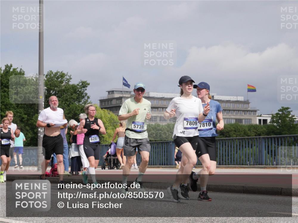 29.06.2025 - hella hamburg halbmarathon Luisa Fischer http://msf.ph/oto/8505570 29.06.2025 10:18:19 Kennedybrücke 1890, 5739, 6287, 7809, 7810, 1890, 2110, 4492, 4494, 5069, 5739, 5986, 6287, 7452, 7809, 7810, 9113, 9423, 9657, 9997, 10775 meine-sportfotos.de
