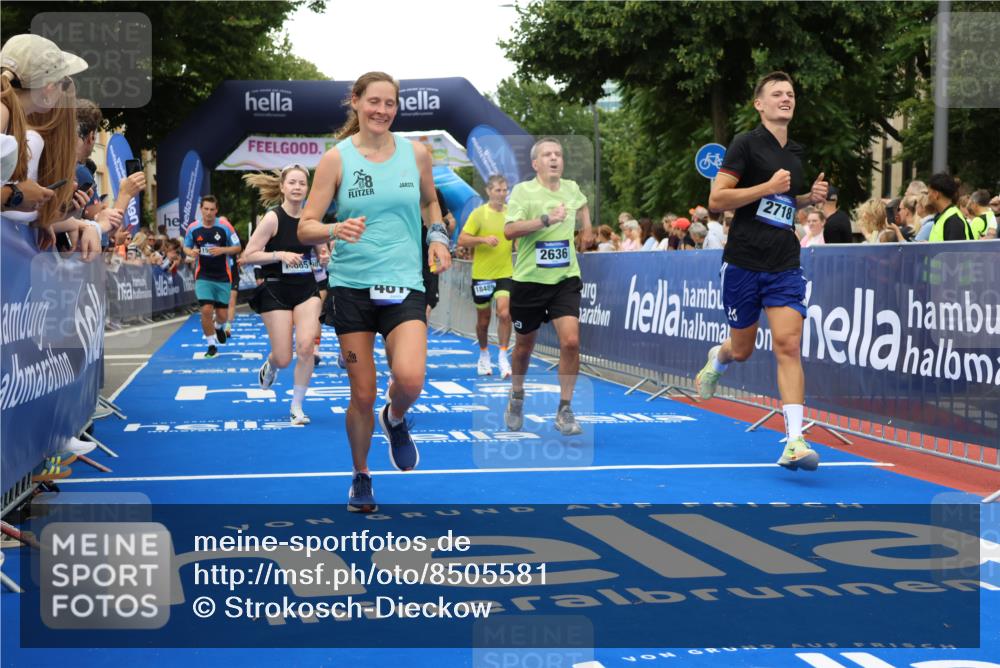 29.06.2025 - hella hamburg halbmarathon Strokosch-Dieckow http://msf.ph/oto/8505581 29.06.2025 10:51:19 Ziel 1461, 1817, 2364, 2411, 2636, 2718, 2946, 4404, 4814, 5600, 5820, 6657, 6776, 8316, 8930, 8989, 9214, 9476, 9656, 10480, 10667, 11124, 11422, 11512, 11625, 12016, 13047, 13792, 14865, 14994, 15871, 15950, 16357, 18019, 18489 meine-sportfotos.de