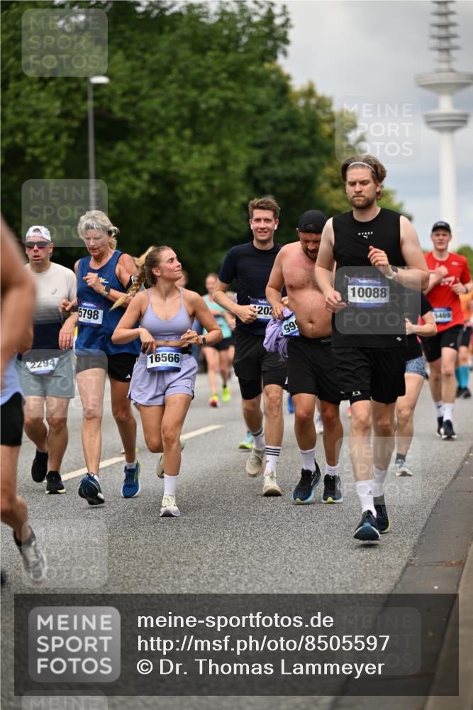 29.06.2025 - hella hamburg halbmarathon Dr. Thomas Lammeyer http://msf.ph/oto/8505597 29.06.2025 10:27:18 Kennedybrücke 1029, 1187, 1362, 1372, 1853, 2022, 2294, 2514, 3003, 3029, 3600, 3601, 3769, 4728, 4793, 4969, 5223, 5629, 5798, 5838, 6048, 6578, 6747, 6784, 6785, 7266, 7891, 7919, 8355, 8715, 9256, 9301, 9512, 9913, 10088, 10432 meine-sportfotos.de