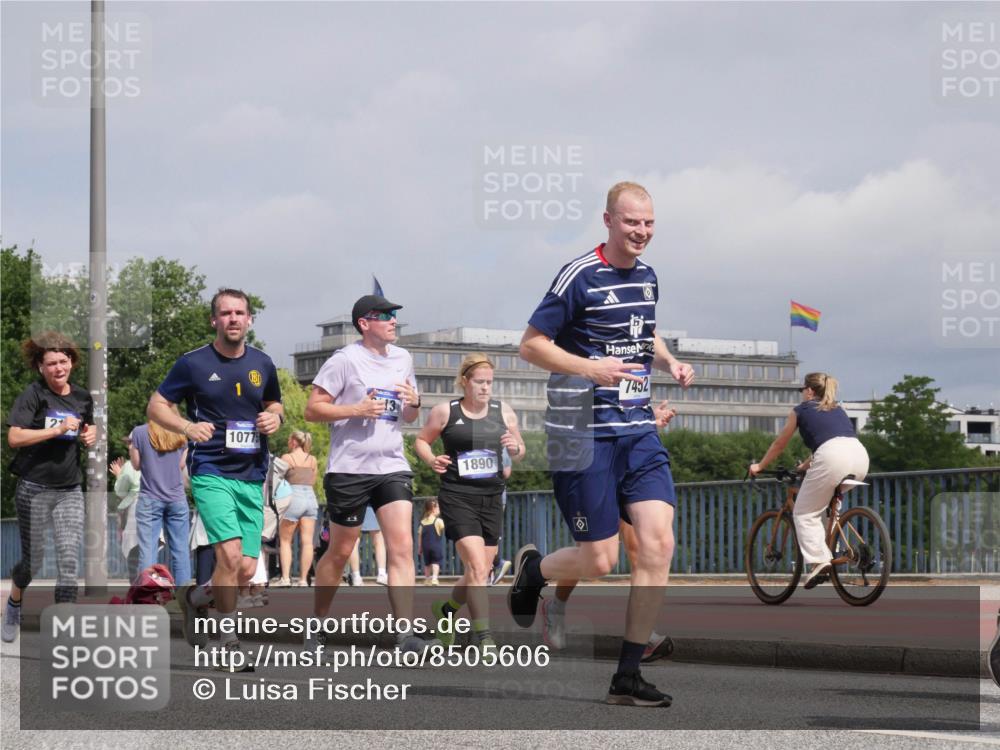 29.06.2025 - hella hamburg halbmarathon Luisa Fischer http://msf.ph/oto/8505606 29.06.2025 10:18:22 Kennedybrücke 21, 10775, 1890, 7452, 1890, 2110, 2494, 4007, 5069, 5739, 6287, 7452, 7809, 7810, 9113, 9657, 10775 meine-sportfotos.de