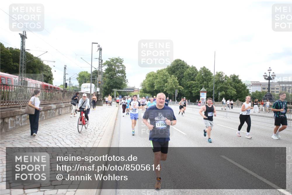 29.06.2025 - hella hamburg halbmarathon Jannik Wohlers http://msf.ph/oto/8505614 29.06.2025 11:00:12 Lombardsbrücke 1261, 1594, 1913, 2255, 2517, 2758, 2820, 2876, 3222, 3451, 4175, 4176, 4344, 5535, 5637, 5668, 5888, 6101, 6197, 6503, 6612, 6613, 6774, 7213, 7813, 8130, 8132, 8557, 8559, 8797, 9733, 9898, 9900, 10117, 10118, 10290, 10878, 10881, 11490, 12029, 12130, 12919, 12931, 13569, 13615, 13616, 13884, 14048, 14094, 14131, 15050, 15141, 15142, 16253, 16293, 16763, 17473, 17523, 17680, 17904, 18681, 18776 meine-sportfotos.de