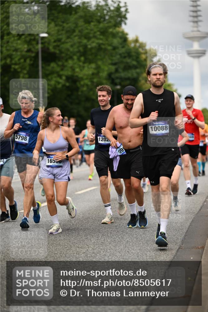 29.06.2025 - hella hamburg halbmarathon Dr. Thomas Lammeyer http://msf.ph/oto/8505617 29.06.2025 10:27:19 Kennedybrücke 1029, 1187, 1362, 1372, 1853, 2022, 2294, 2514, 3003, 3029, 3601, 3769, 4728, 4793, 4969, 5223, 5629, 5798, 5838, 6048, 6578, 6747, 6784, 6785, 7266, 7891, 7919, 8355, 8715, 9133, 9256, 9301, 9512, 9913, 10088, 10432 meine-sportfotos.de