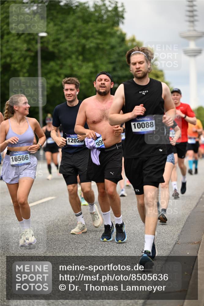 29.06.2025 - hella hamburg halbmarathon Dr. Thomas Lammeyer http://msf.ph/oto/8505636 29.06.2025 10:27:19 Kennedybrücke 1029, 1187, 1362, 1372, 1853, 2022, 2294, 2514, 3003, 3029, 3601, 3769, 4728, 4793, 4969, 5223, 5629, 5798, 5838, 6048, 6578, 6747, 6784, 6785, 7266, 7891, 7919, 8355, 8715, 9133, 9256, 9301, 9512, 9913, 10088, 10432 meine-sportfotos.de
