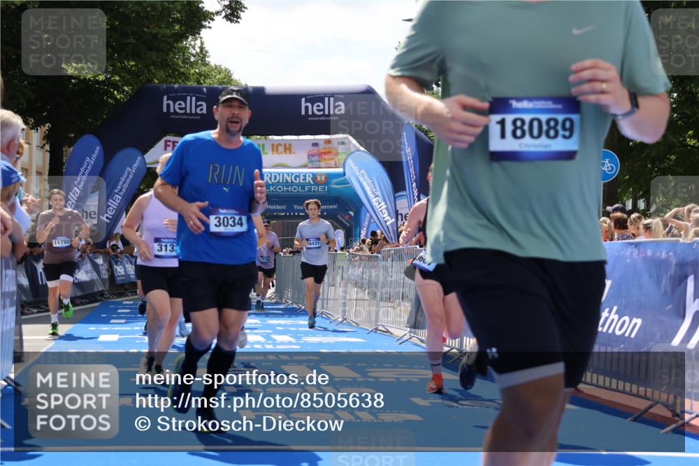 29.06.2025 - hella hamburg halbmarathon Strokosch-Dieckow http://msf.ph/oto/8505638 29.06.2025 11:37:55 Ziel 3034, 3132, 4603, 4733, 5453, 5609, 6667, 6804, 7304, 10002, 11482, 11790, 12039, 12086, 12336, 12443, 13444, 15367, 15765, 15783, 16431, 16471, 18089 meine-sportfotos.de