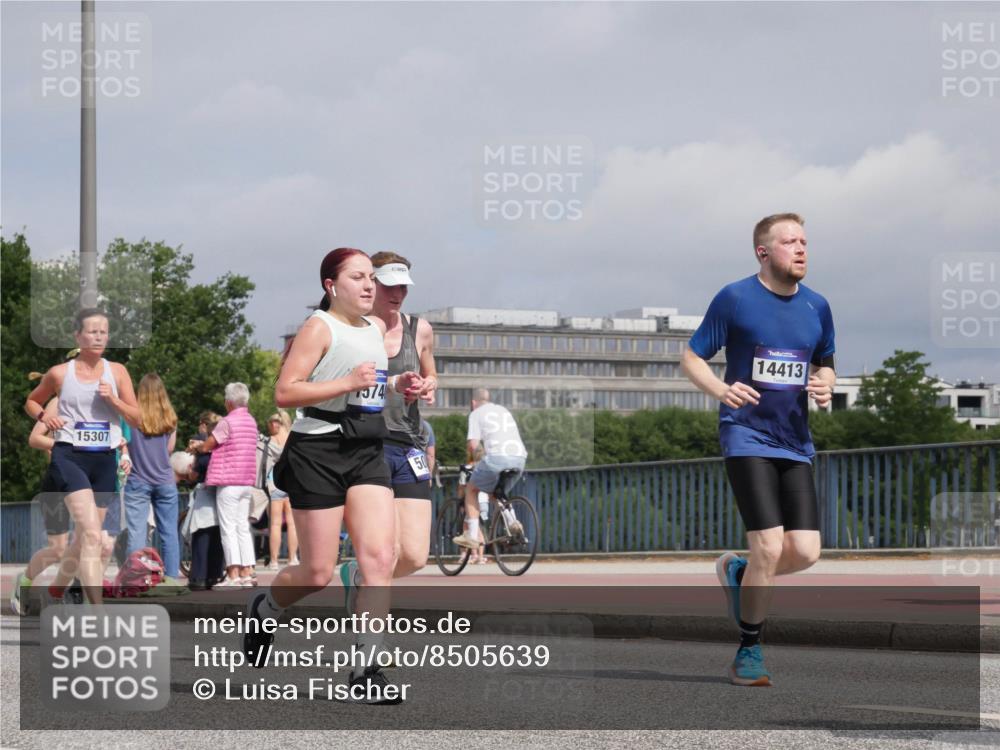 29.06.2025 - hella hamburg halbmarathon Luisa Fischer http://msf.ph/oto/8505639 29.06.2025 10:18:24 Kennedybrücke 15307, 1374, 50, 14413, 1890, 2110, 2494, 4007, 4466, 5069, 6287, 6376, 7452, 9113, 9657, 9847, 10775 meine-sportfotos.de