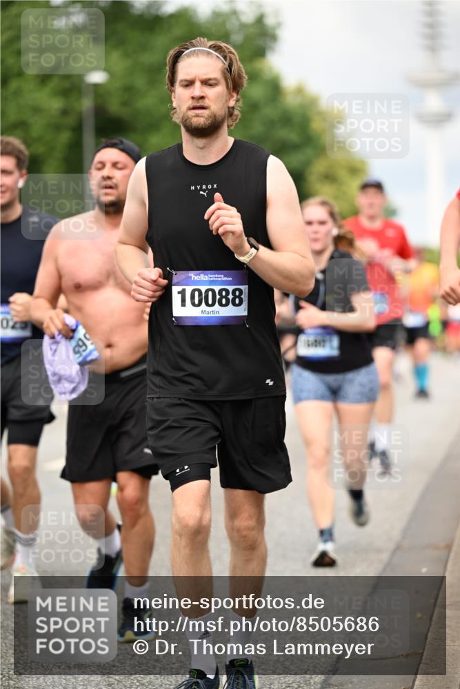 29.06.2025 - hella hamburg halbmarathon Dr. Thomas Lammeyer http://msf.ph/oto/8505686 29.06.2025 10:27:21 Kennedybrücke 1029, 1187, 1362, 1372, 1853, 2022, 2294, 2514, 3003, 3029, 3769, 4728, 4793, 4969, 5223, 5629, 5798, 5838, 6578, 6747, 6784, 6785, 7266, 7891, 7919, 8355, 8688, 8715, 9133, 9256, 9301, 9512, 9913, 10088 meine-sportfotos.de