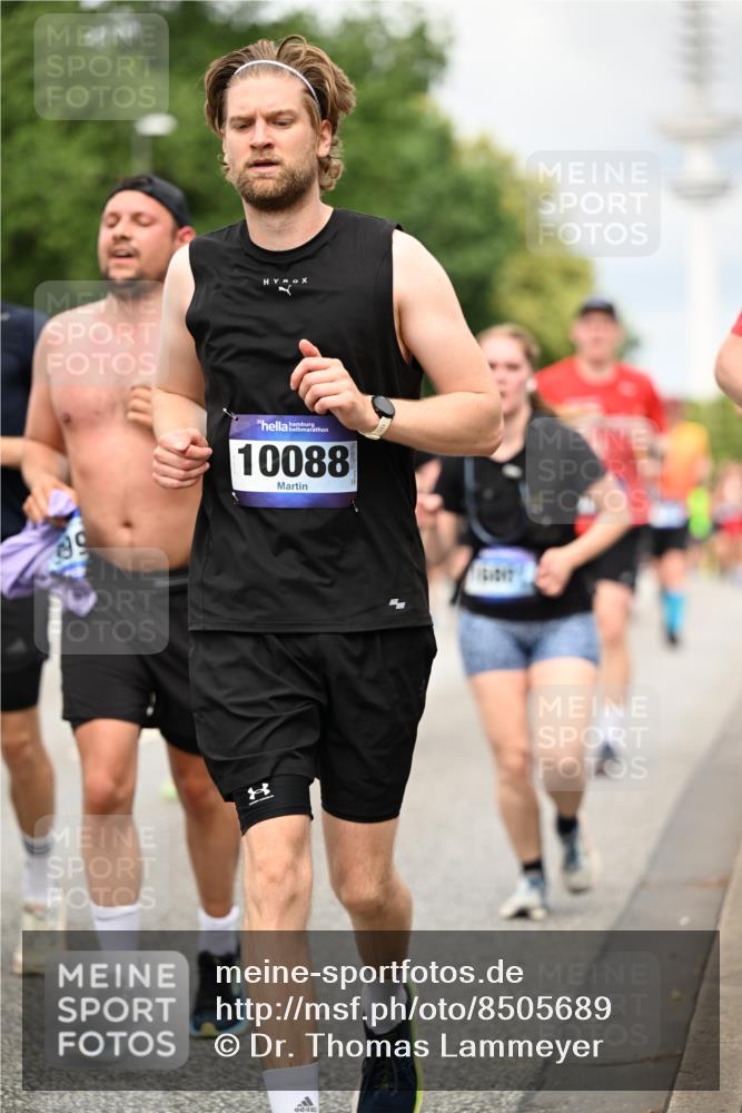 29.06.2025 - hella hamburg halbmarathon Dr. Thomas Lammeyer http://msf.ph/oto/8505689 29.06.2025 10:27:21 Kennedybrücke 1029, 1187, 1362, 1372, 1853, 2022, 2294, 2514, 3003, 3029, 3769, 4728, 4793, 4969, 5223, 5629, 5798, 5838, 6578, 6747, 6784, 6785, 7266, 7891, 7919, 8355, 8688, 8715, 9133, 9256, 9301, 9512, 9913, 10088 meine-sportfotos.de