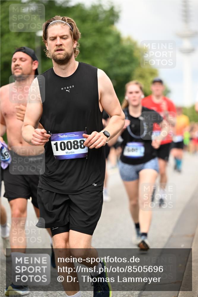 29.06.2025 - hella hamburg halbmarathon Dr. Thomas Lammeyer http://msf.ph/oto/8505696 29.06.2025 10:27:21 Kennedybrücke 1029, 1187, 1362, 1372, 1853, 2022, 2294, 2514, 3003, 3029, 3769, 4728, 4793, 4969, 5223, 5629, 5798, 5838, 6578, 6747, 6784, 6785, 7266, 7891, 7919, 8355, 8688, 8715, 9133, 9256, 9301, 9512, 9913, 10088 meine-sportfotos.de