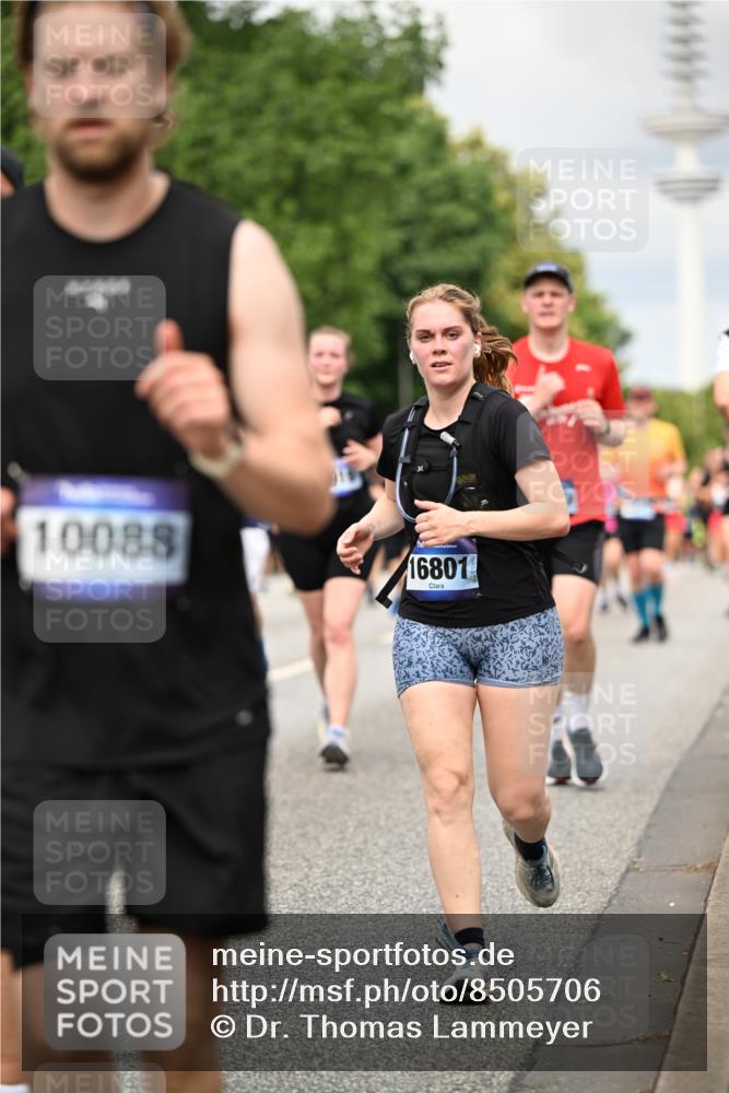 29.06.2025 - hella hamburg halbmarathon Dr. Thomas Lammeyer http://msf.ph/oto/8505706 29.06.2025 10:27:21 Kennedybrücke 1029, 1187, 1362, 1372, 1853, 2022, 2294, 2514, 3003, 3029, 3769, 4728, 4793, 4969, 5223, 5629, 5798, 5838, 6578, 6747, 6784, 6785, 7266, 7891, 7919, 8355, 8688, 8715, 9133, 9256, 9301, 9512, 9913, 10088 meine-sportfotos.de