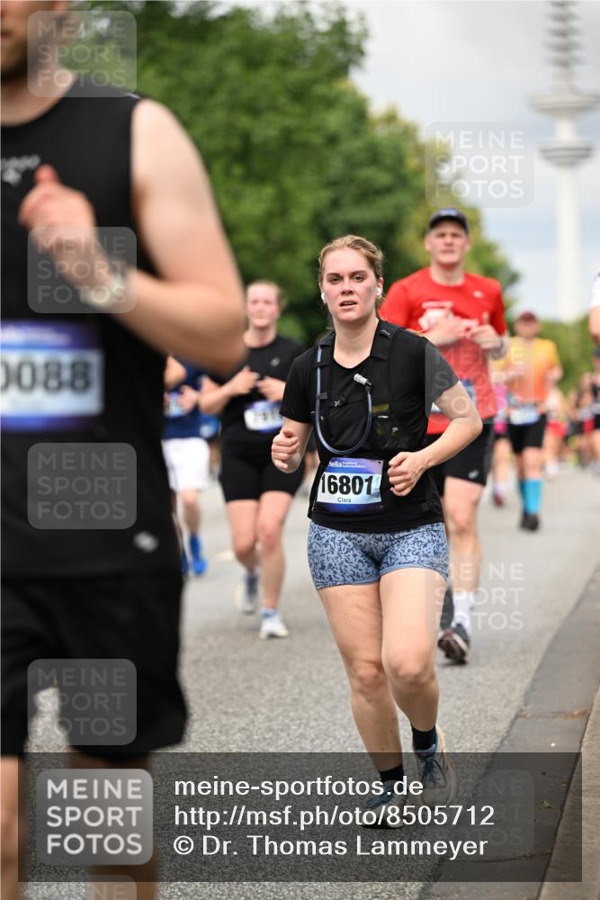 29.06.2025 - hella hamburg halbmarathon Dr. Thomas Lammeyer http://msf.ph/oto/8505712 29.06.2025 10:27:21 Kennedybrücke 1029, 1187, 1362, 1372, 1853, 2022, 2294, 2514, 3003, 3029, 3769, 4728, 4793, 4969, 5223, 5629, 5798, 5838, 6578, 6747, 6784, 6785, 7266, 7891, 7919, 8355, 8688, 8715, 9133, 9256, 9301, 9512, 9913, 10088 meine-sportfotos.de