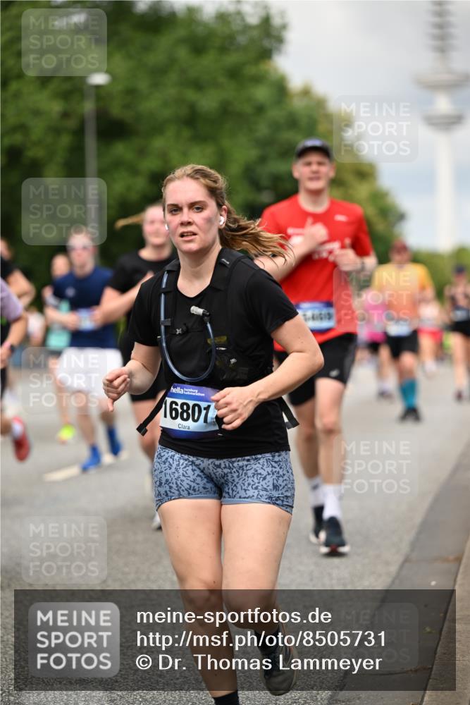 29.06.2025 - hella hamburg halbmarathon Dr. Thomas Lammeyer http://msf.ph/oto/8505731 29.06.2025 10:27:22 Kennedybrücke 1029, 1187, 1362, 1372, 1853, 2022, 2294, 2514, 3003, 3013, 3029, 3769, 4728, 4793, 4969, 5223, 5629, 5798, 5838, 6578, 6747, 6784, 6785, 7266, 7891, 7919, 8355, 8687, 8688, 8715, 9133, 9256, 9301, 9512, 9913, 10088 meine-sportfotos.de