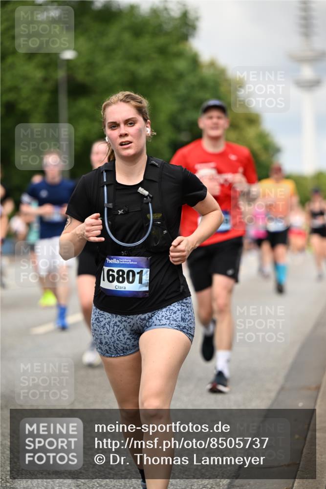 29.06.2025 - hella hamburg halbmarathon Dr. Thomas Lammeyer http://msf.ph/oto/8505737 29.06.2025 10:27:22 Kennedybrücke 1029, 1187, 1362, 1372, 1853, 2022, 2294, 2514, 3003, 3013, 3029, 3769, 4728, 4793, 4969, 5223, 5629, 5798, 5838, 6578, 6747, 6784, 6785, 7266, 7891, 7919, 8355, 8687, 8688, 8715, 9133, 9256, 9301, 9512, 9913, 10088 meine-sportfotos.de