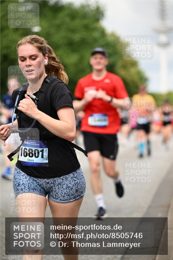 29.06.2025 - hella hamburg halbmarathon Dr. Thomas Lammeyer http://msf.ph/oto/8505746 29.06.2025 10:27:23 Kennedybrücke 1029, 1187, 1362, 1372, 1853, 2022, 2294, 2514, 3003, 3013, 3029, 3769, 4728, 4793, 4969, 5223, 5629, 5798, 5838, 6578, 6747, 6784, 6785, 7266, 7891, 7919, 8355, 8687, 8688, 8715, 9133, 9256, 9301, 9512, 9913, 10088 meine-sportfotos.de