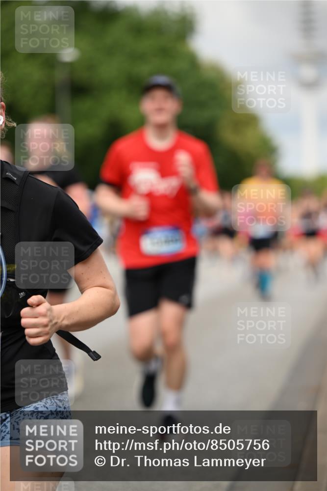 29.06.2025 - hella hamburg halbmarathon Dr. Thomas Lammeyer http://msf.ph/oto/8505756 29.06.2025 10:27:23 Kennedybrücke 1029, 1187, 1362, 1372, 1853, 2022, 2294, 2514, 3003, 3013, 3029, 3769, 4728, 4793, 4969, 5223, 5629, 5798, 5838, 6578, 6747, 6784, 6785, 7266, 7891, 7919, 8355, 8687, 8688, 8715, 9133, 9256, 9301, 9512, 9913, 10088 meine-sportfotos.de