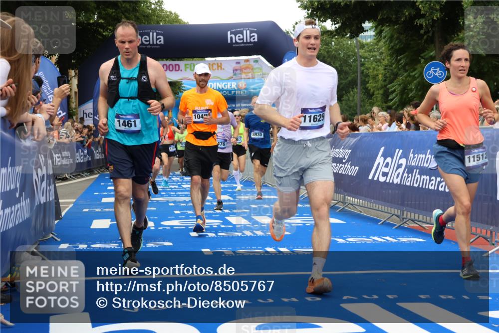 29.06.2025 - hella hamburg halbmarathon Strokosch-Dieckow http://msf.ph/oto/8505767 29.06.2025 10:51:14 Ziel 1366, 1461, 1817, 2364, 2636, 2718, 4404, 4814, 4967, 5600, 6027, 6657, 6776, 8316, 8930, 8989, 9476, 10480, 10667, 10868, 11124, 11512, 11625, 11733, 12016, 13047, 13073, 14865, 14994, 15480, 17530, 17823, 18019, 18489 meine-sportfotos.de
